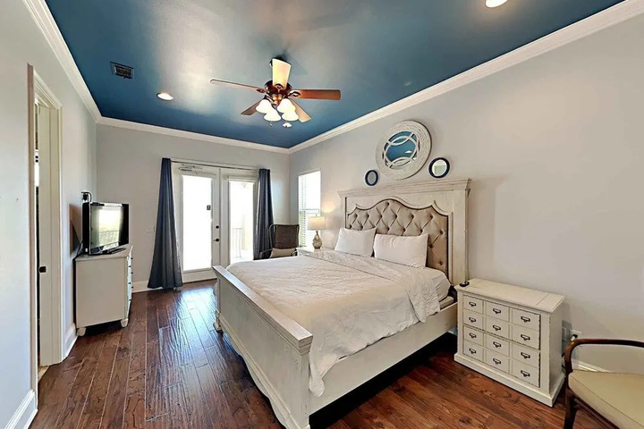 Room 2 of 18