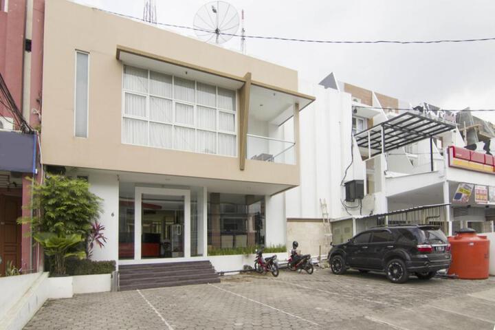 RedDoorz near Universitas Diponegoro