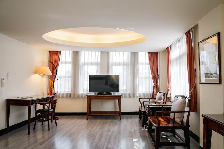 Room 5 of 82