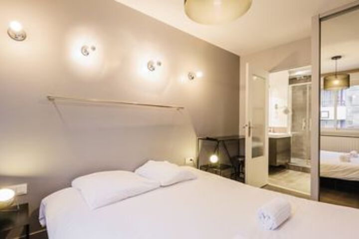 Room 6 of 18