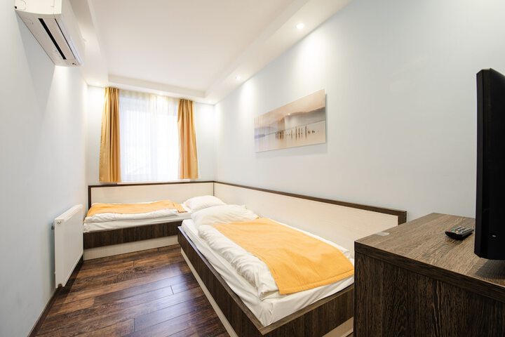 Room 8 of 47