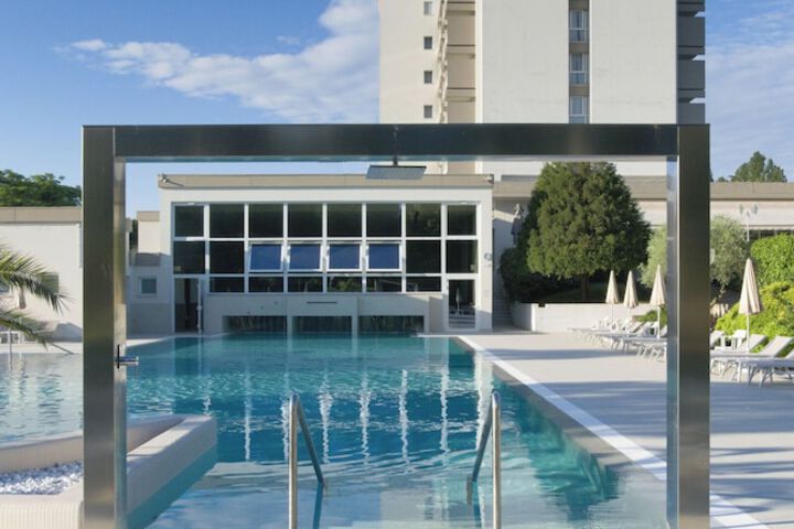 Hotel with Pool