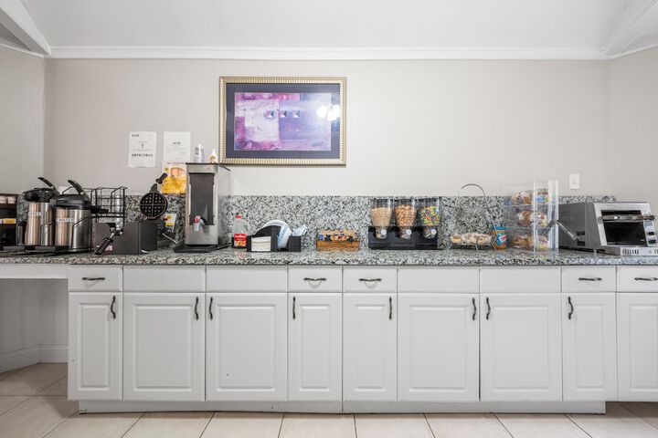 Breakfast/Coffee Service 31 of 47