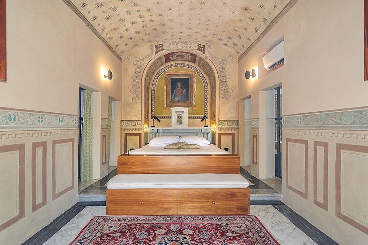 Room 10 of 72