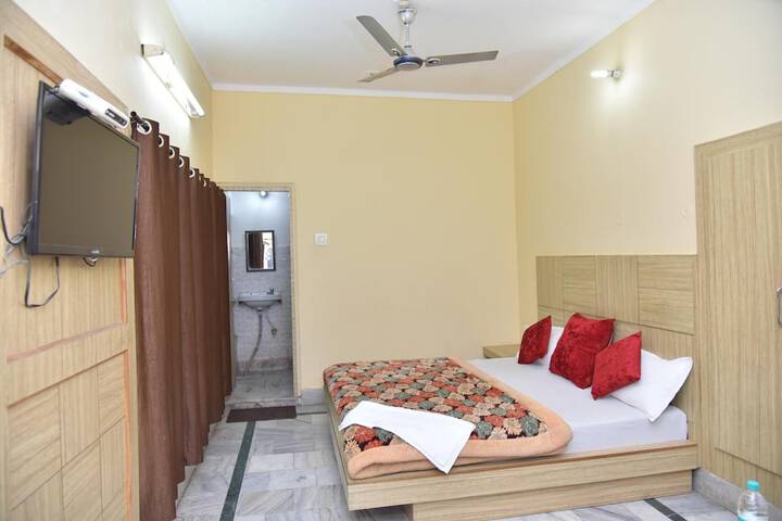 Room 15 of 90