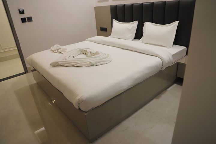 Room 6 of 11
