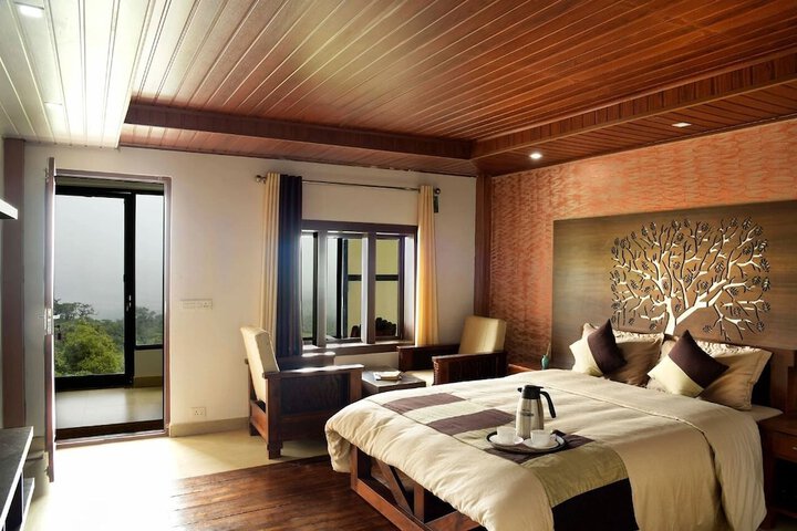 Room 4 of 33