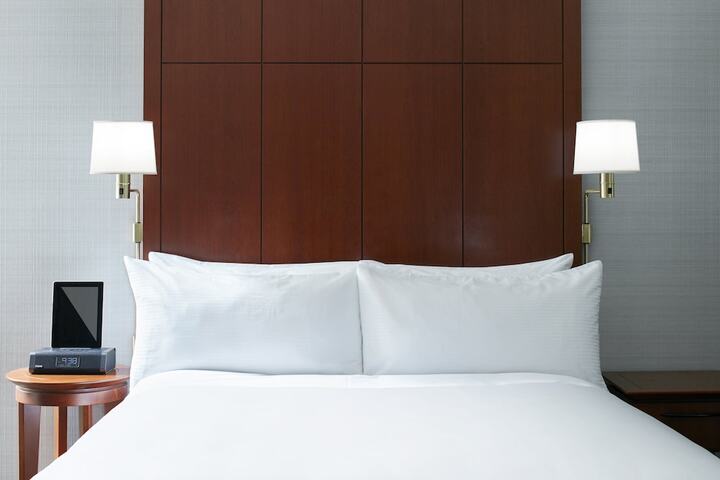 Classic Queen Bed (13 of 14)