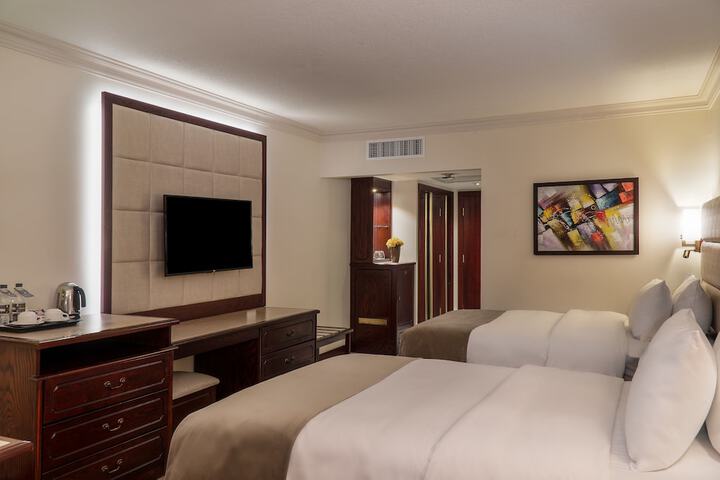 Room 10 of 103