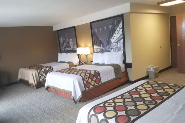 Room 16 of 33