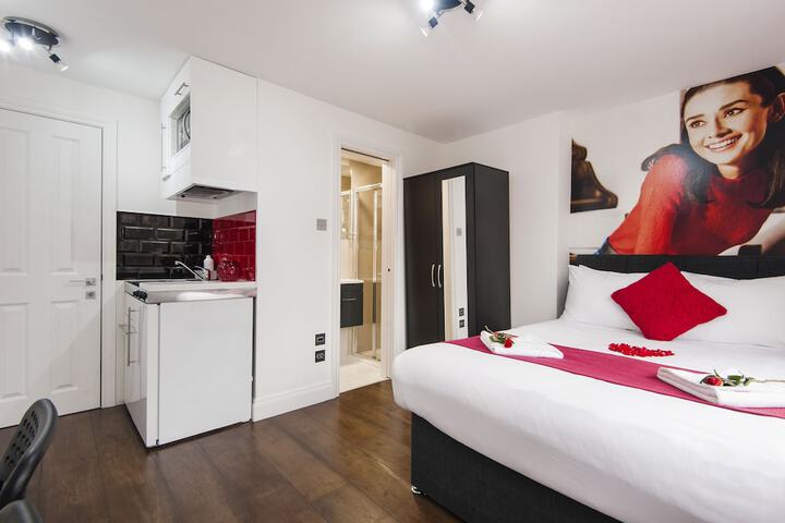Room 3 of 40