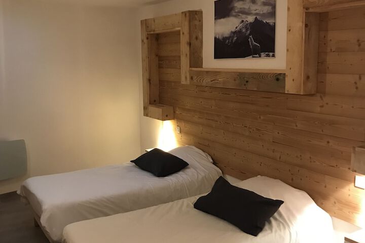 Room 10 of 46