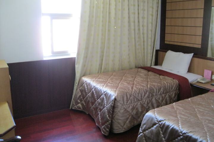 Room 12 of 36