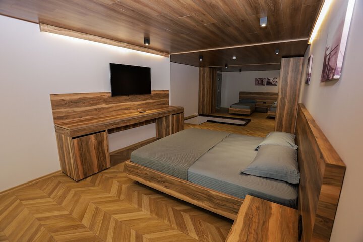 Room 10 of 45
