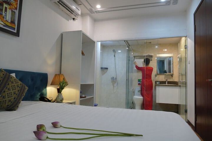 Room 15 of 32