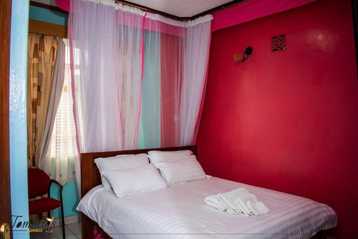 Room 12 of 25