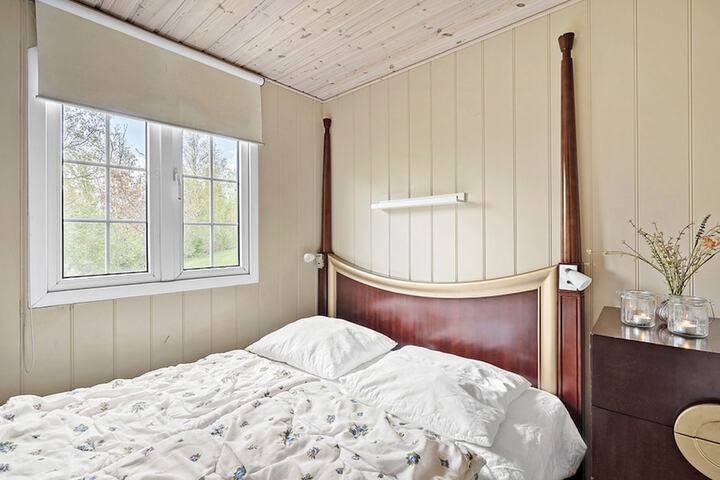 Room 9 of 25