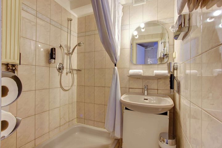 Room 45 of 64