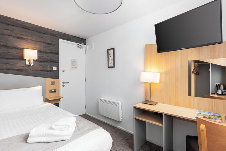 Room 16 of 79
