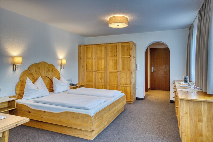 Room 10 of 84