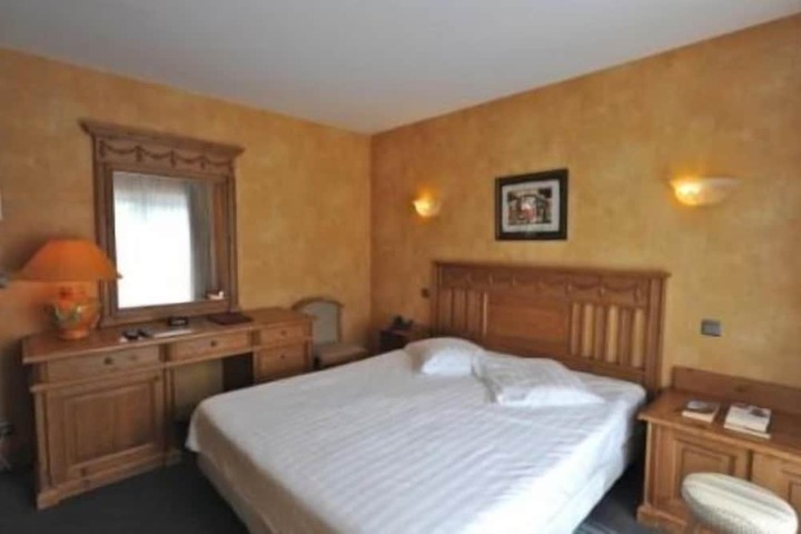 Room 5 of 35