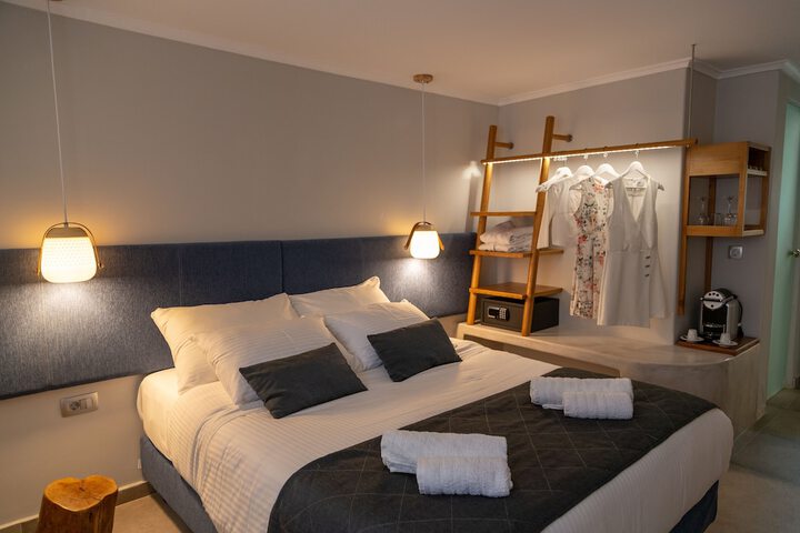 Room 4 of 87