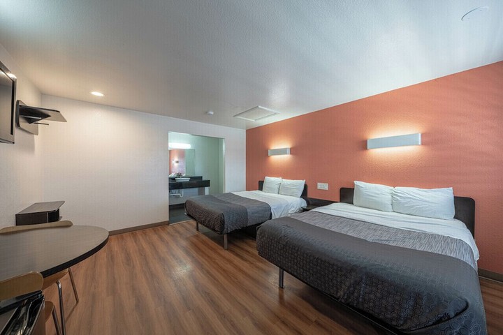 Room 4 of 31