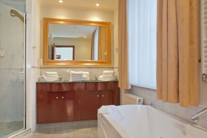Room 21 of 41