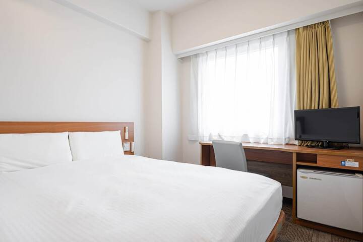 Room 6 of 25
