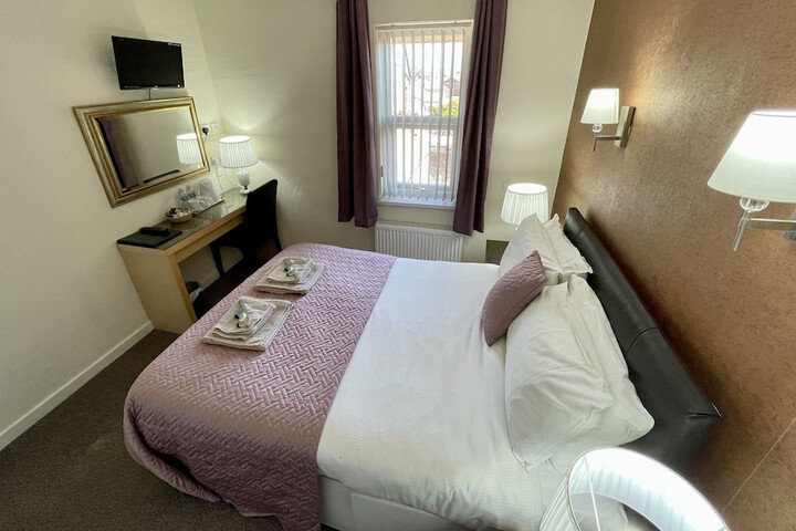 Room 27 of 141