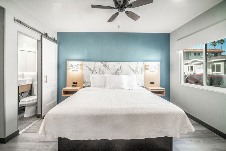 Room 17 of 46