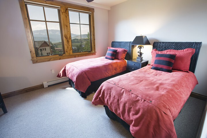 Room 16 of 174