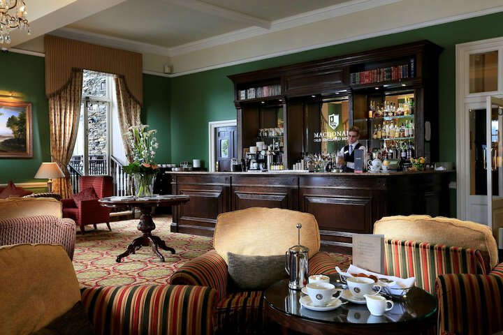 Lounge 105 of 120
