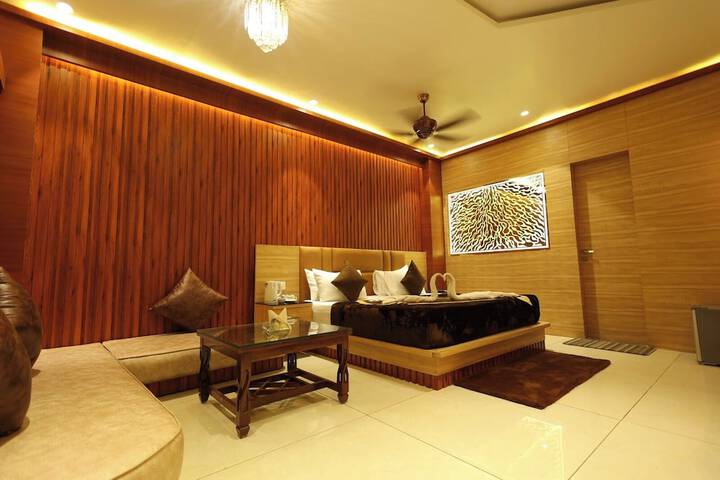 Room 33 of 54