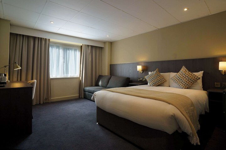 Room 45 of 295
