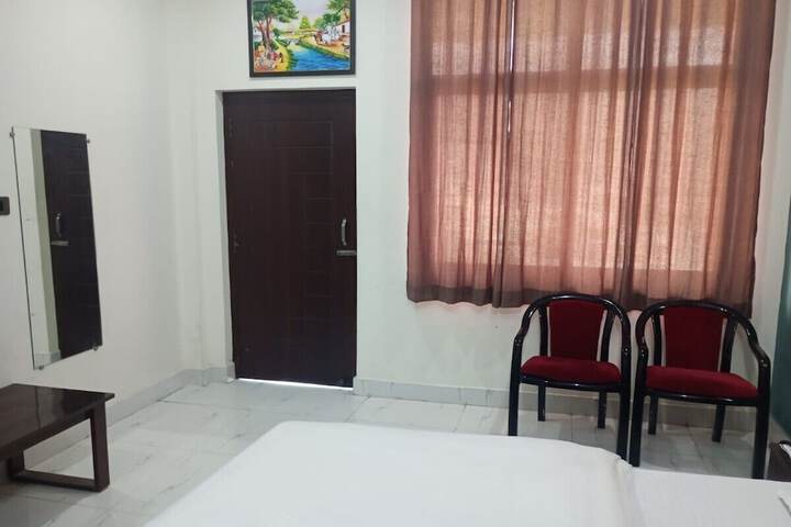 Room 22 of 38