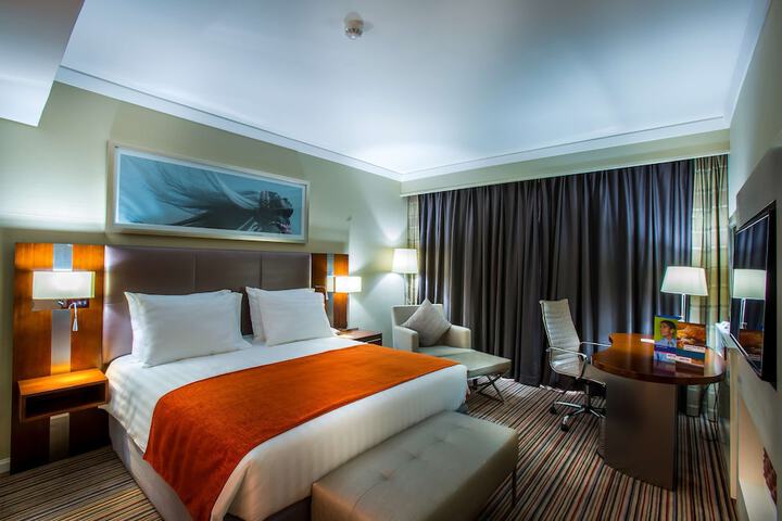 Room 16 of 108