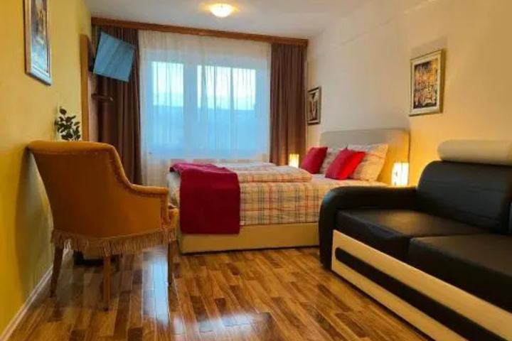 Room 3 of 6
