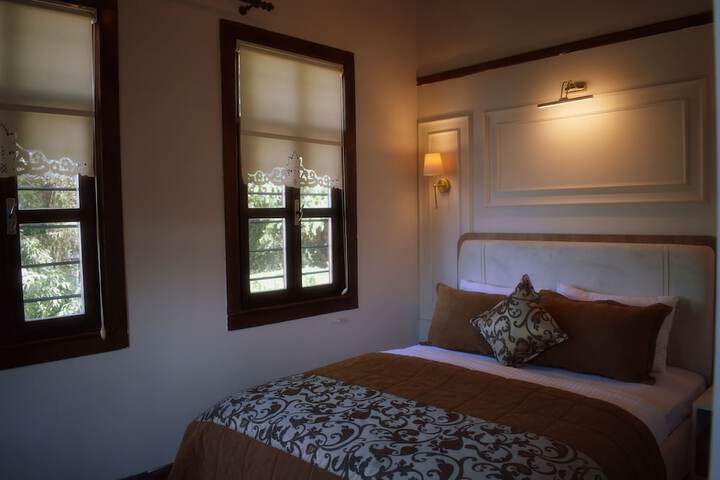 Room 5 of 42
