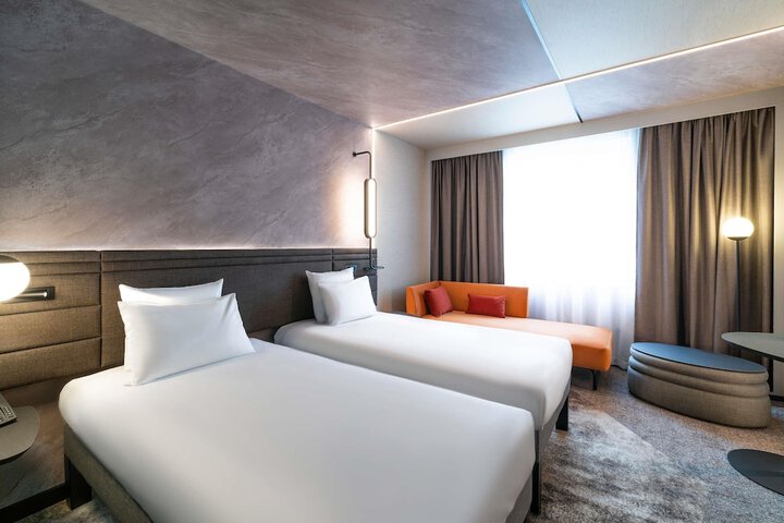 Room 34 of 118