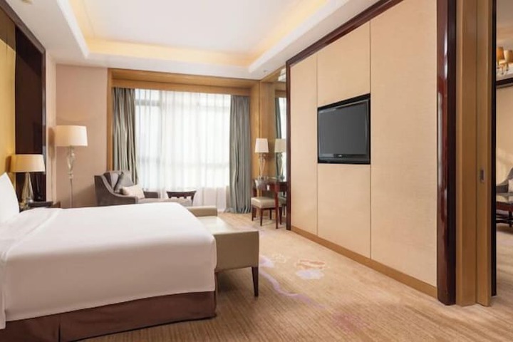 Room 18 of 49