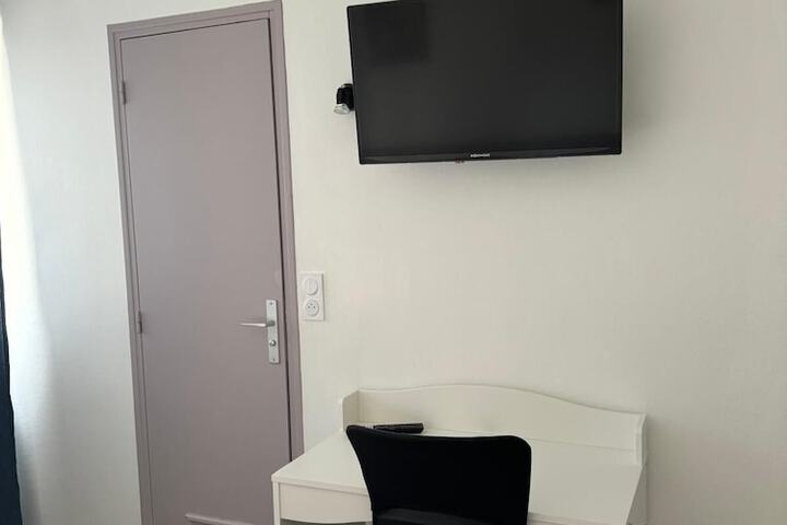Room 7 of 12