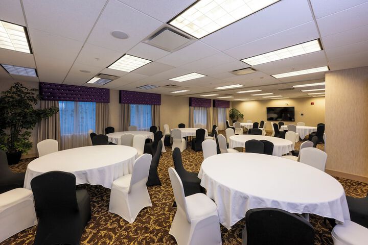 Ballroom/Hall 98 of 114