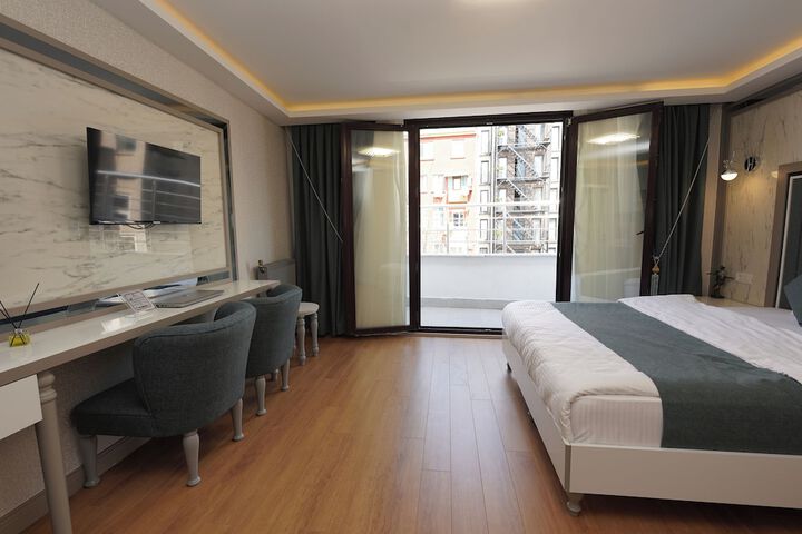 Room 13 of 104