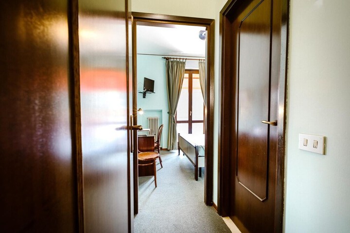 Room 11 of 33