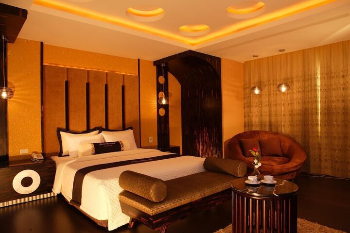 Room 16 of 80