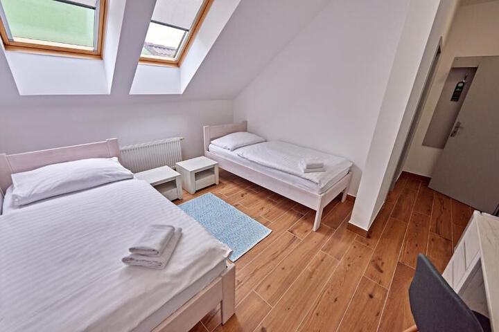 Room 4 of 91