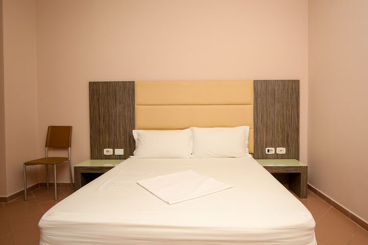 Room 18 of 218