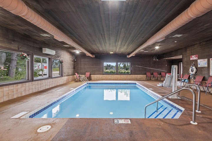 Hotel with Pool