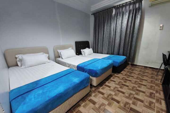 Room 12 of 37